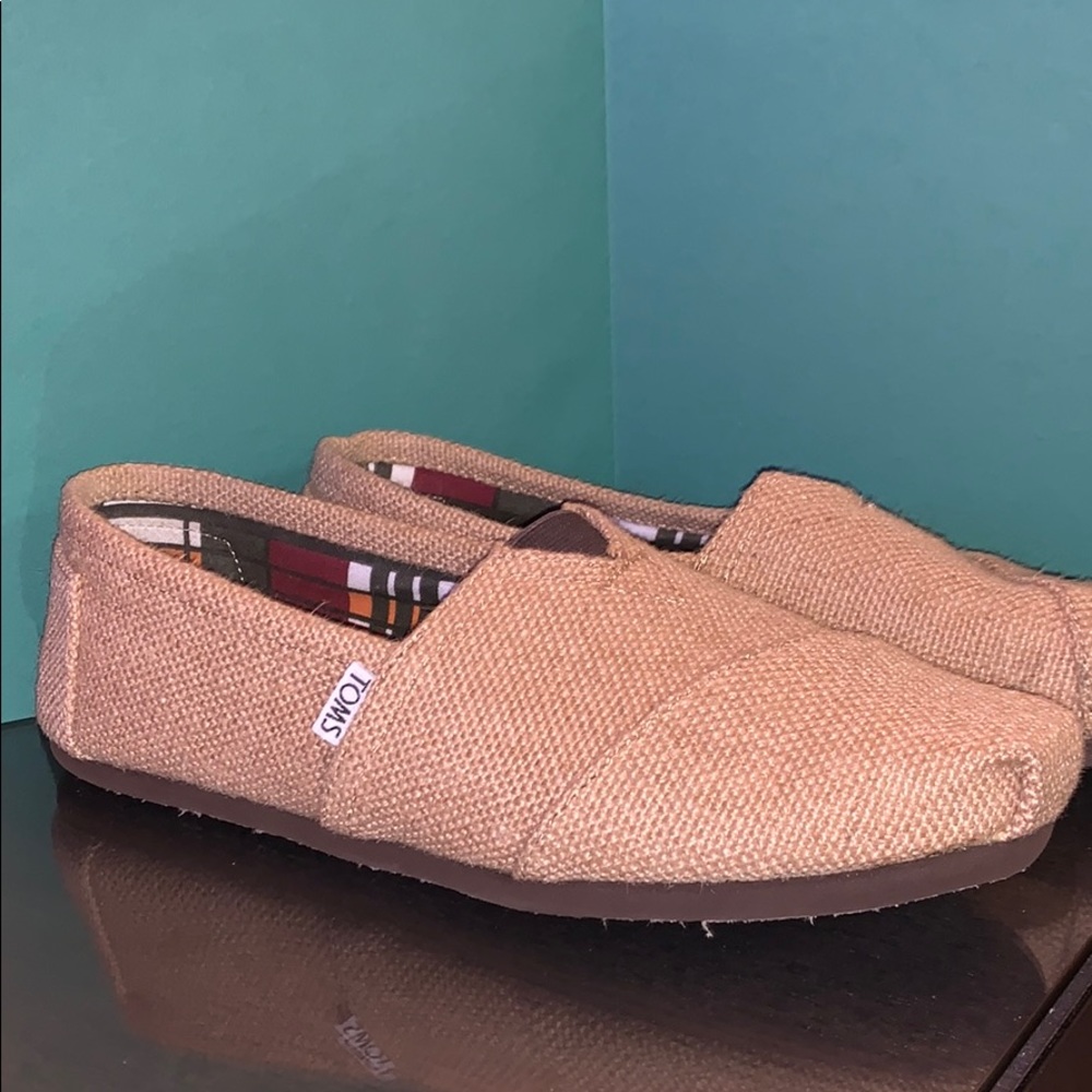 Nearly new burlap TOMS. Men’s size 10.